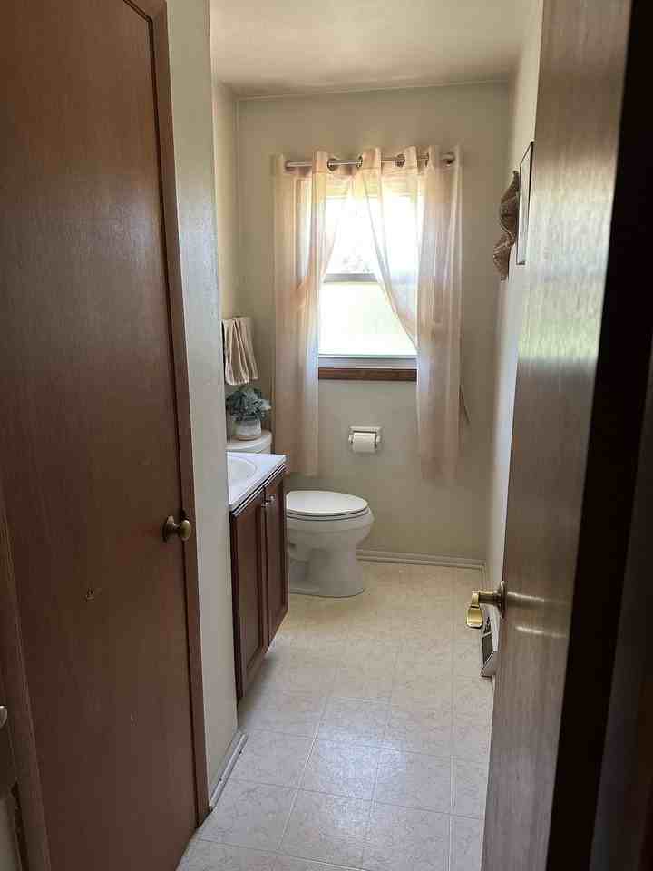 18495 Pleasant St - Photo 6 of 7