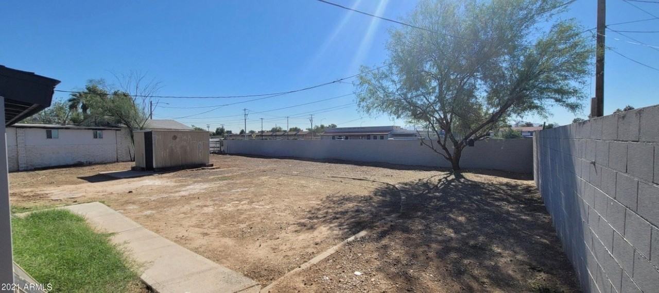 105 N Los Robles Dr - Photo 3 of 15