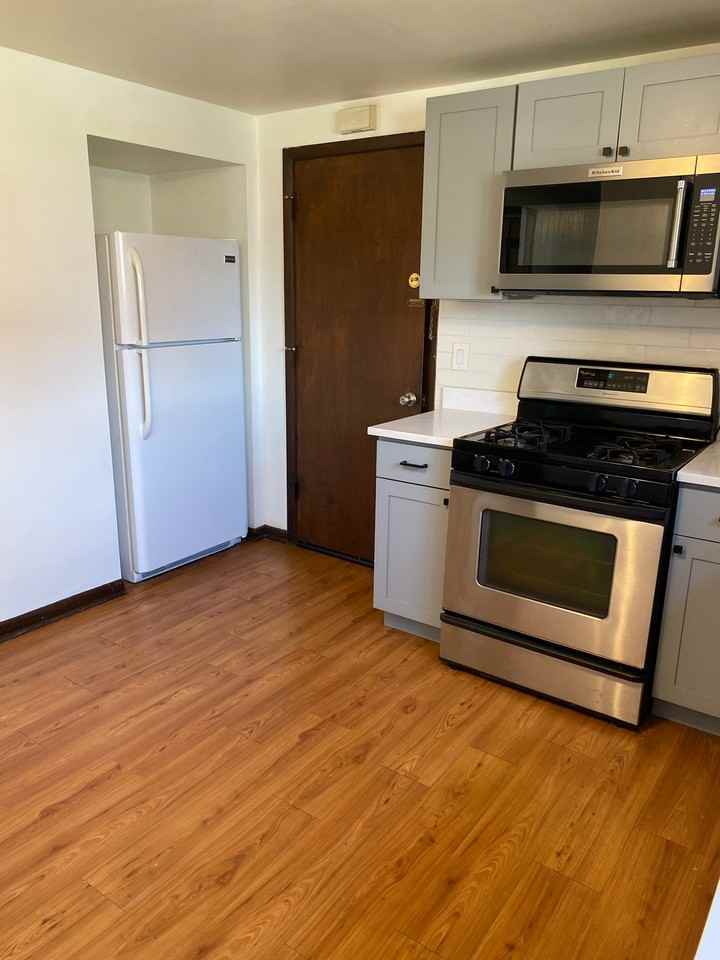 6819 W 79th St - Photo 2 of 7