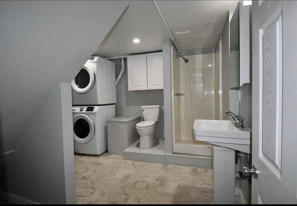 651 Cheney St - Photo 3 of 6