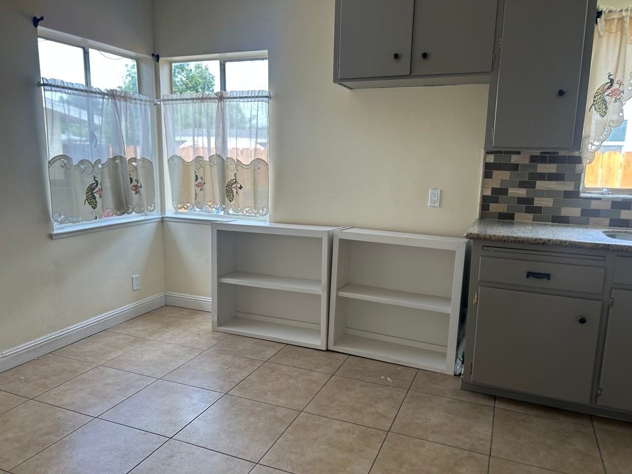 3233 E Dakota Ave - Photo 3 of 18