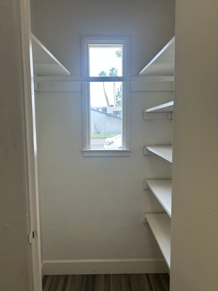 3233 E Dakota Ave - Photo 4 of 18