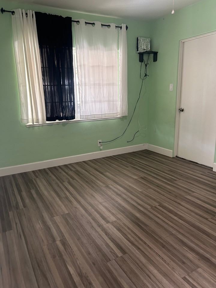 3233 E Dakota Ave - Photo 5 of 18