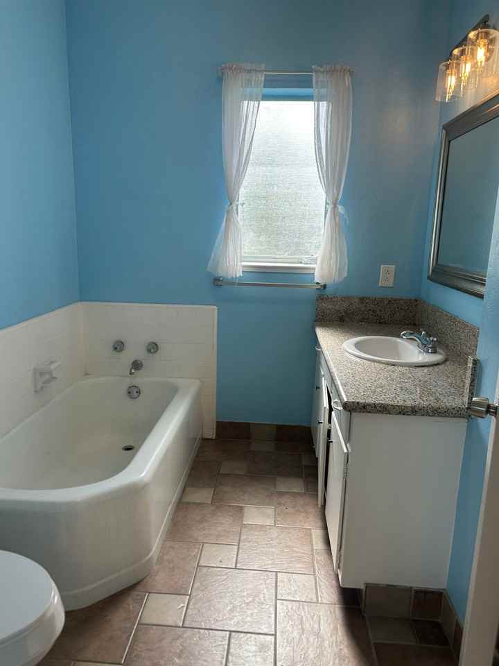 3233 E Dakota Ave - Photo 6 of 18