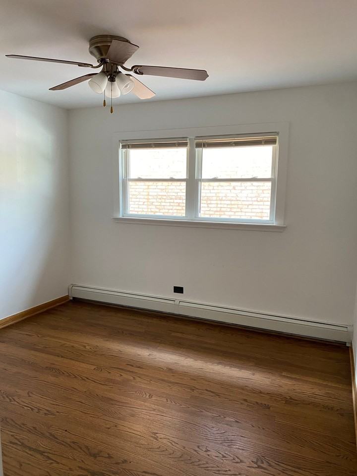 8252 W 95th St - Photo 4 of 13