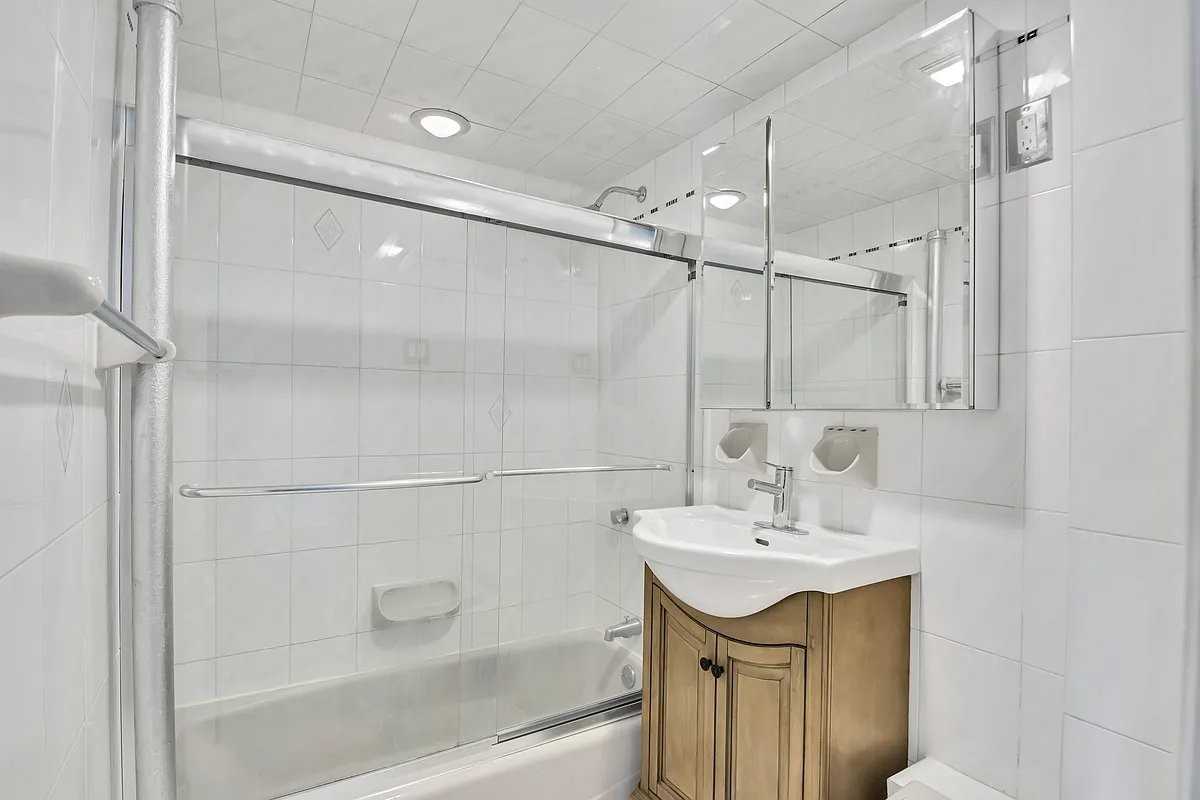 43 Woodhull St #4 - Photo 2 of 6