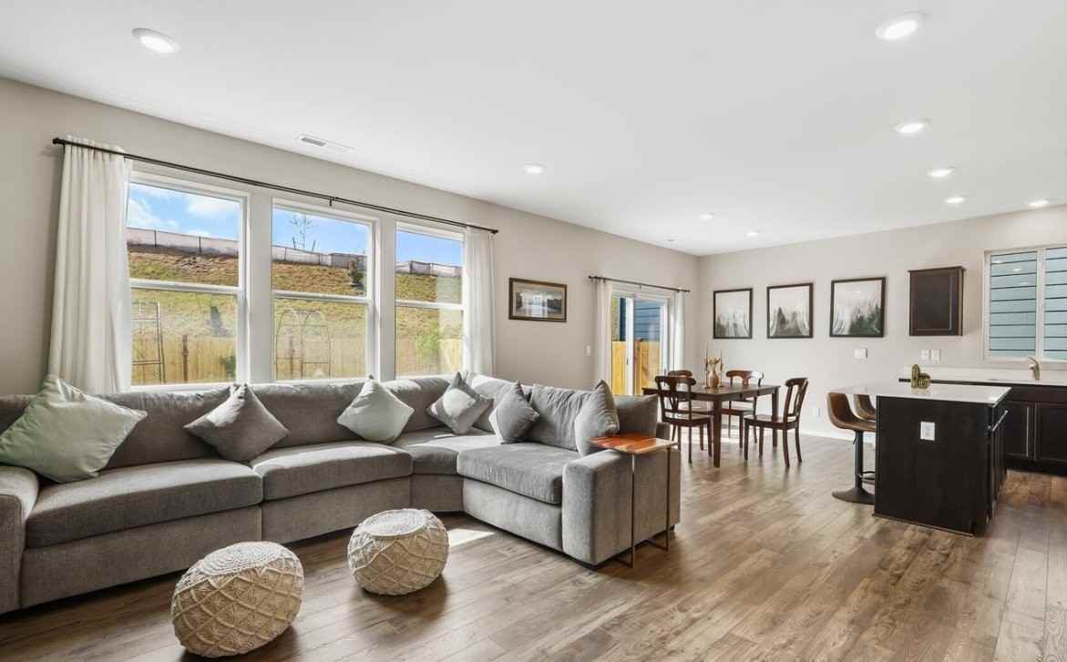 6016 Addison Rd Sw - Photo 4 of 20