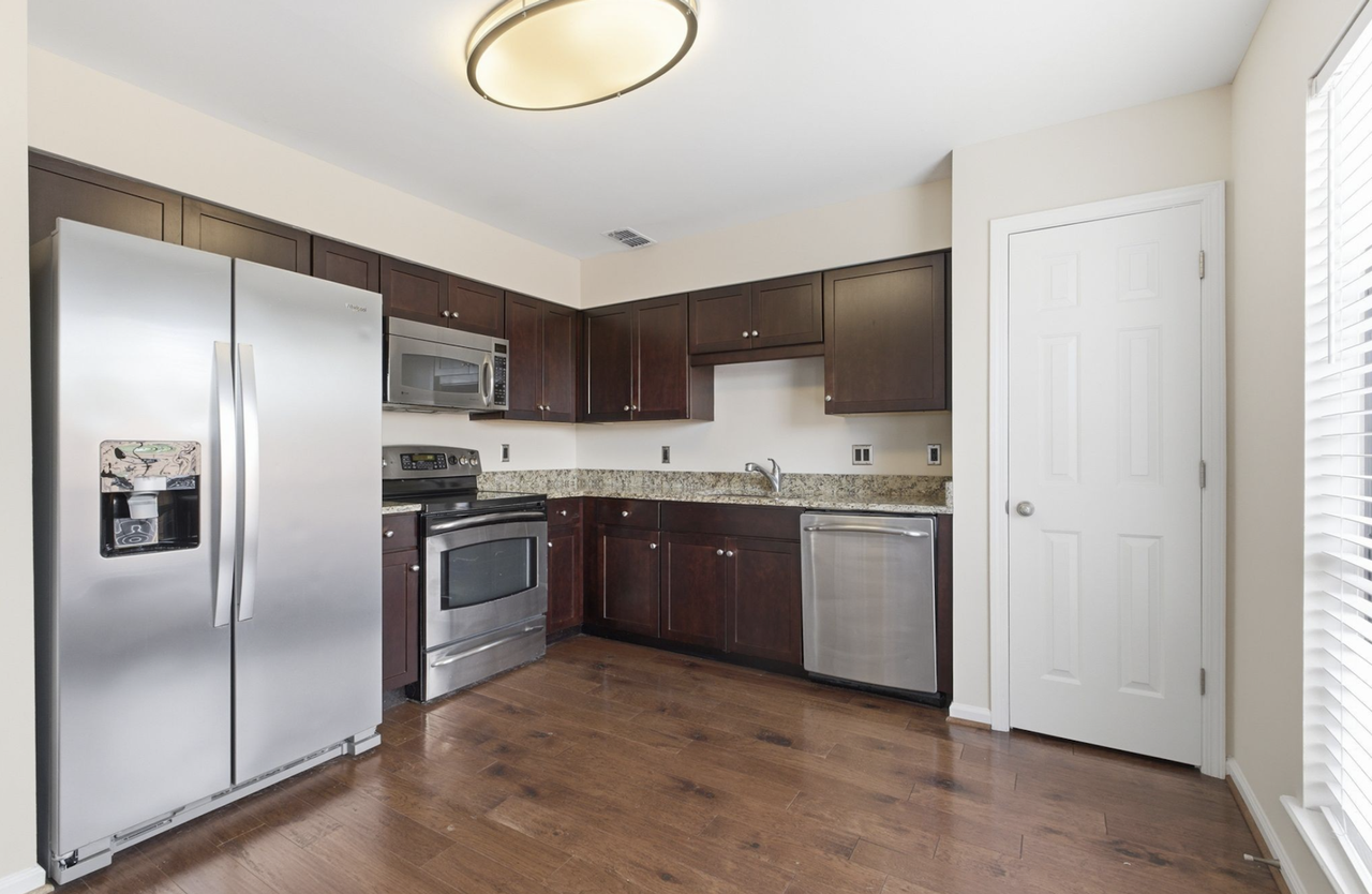 132 Academy Square, Unit 132 - Photo 5 of 9