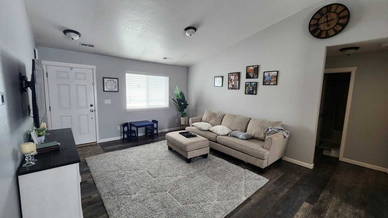 4407 South Mack Road - Photo 2 of 10