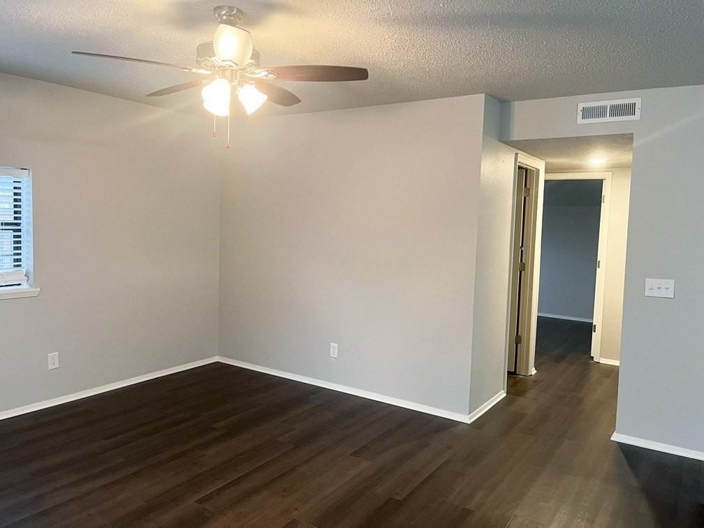 428 Se G St #3 - Photo 4 of 9