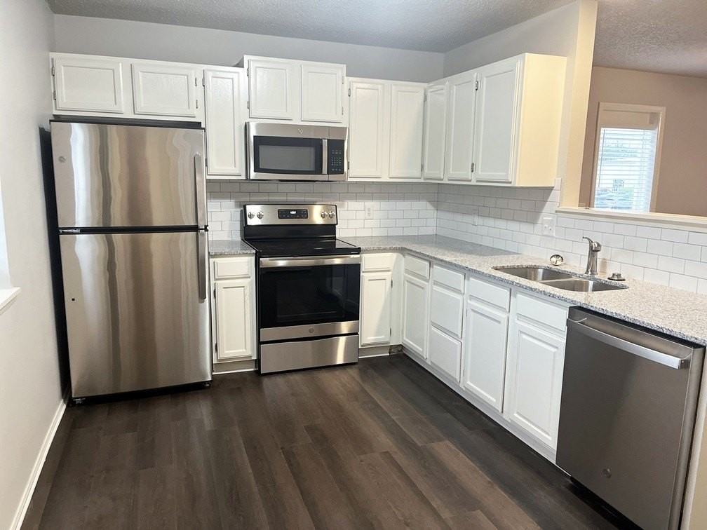 428 Se G St #3 - Photo 5 of 9