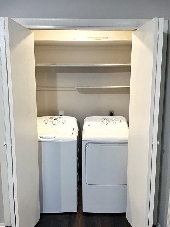 428 Se G St #3 - Photo 6 of 9