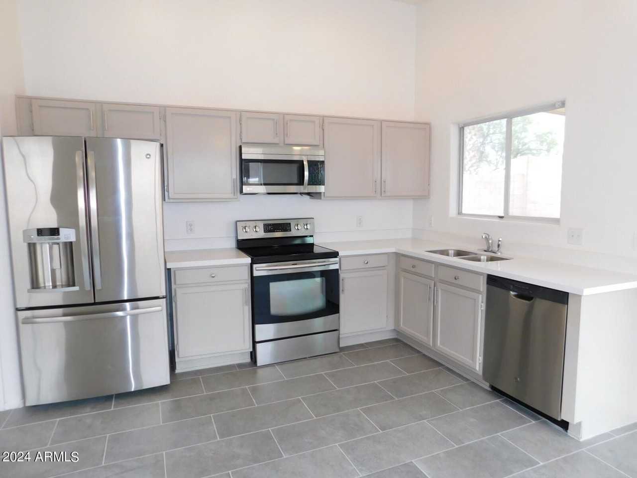 2874 W Muriel Dr - Photo 7 of 28