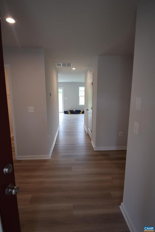 34 Diana Ct - Photo 5 of 20