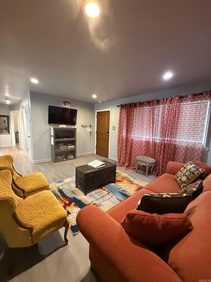 513 Hayes St - Photo 2 of 11