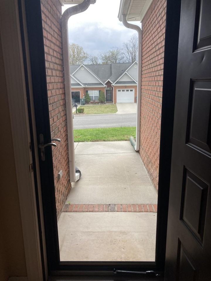 1005 Grey Oaks Ln - Photo 2 of 25