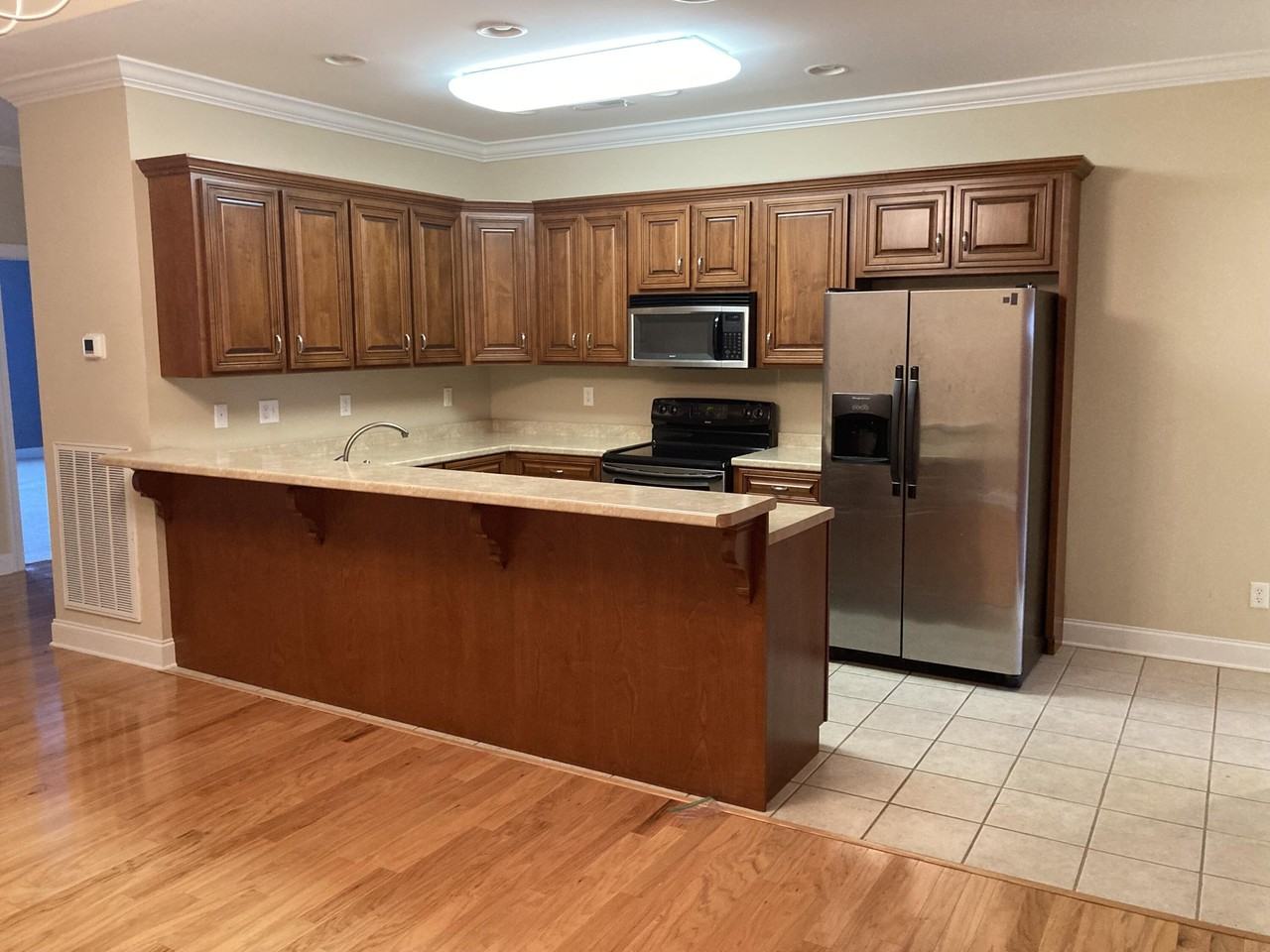 1005 Grey Oaks Ln - Photo 5 of 25