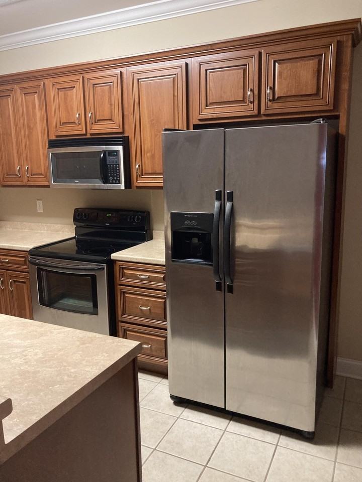 1005 Grey Oaks Ln - Photo 6 of 25
