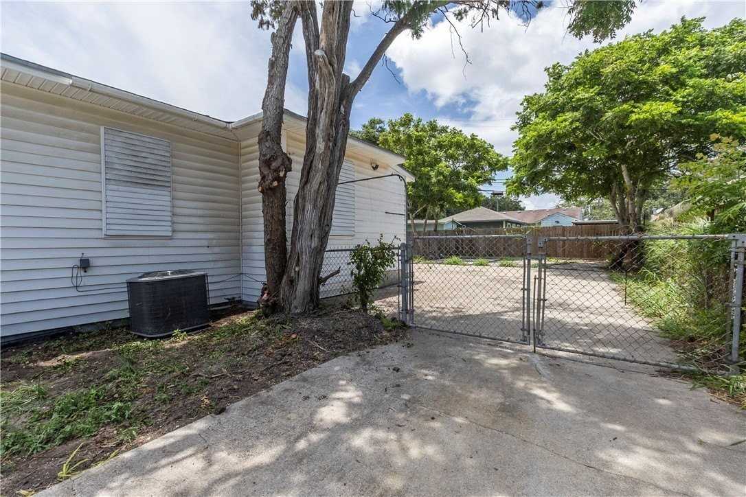 1545 Wynwood St - Photo 2 of 21