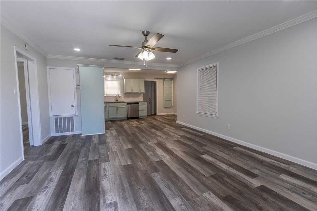 1545 Wynwood St - Photo 4 of 21