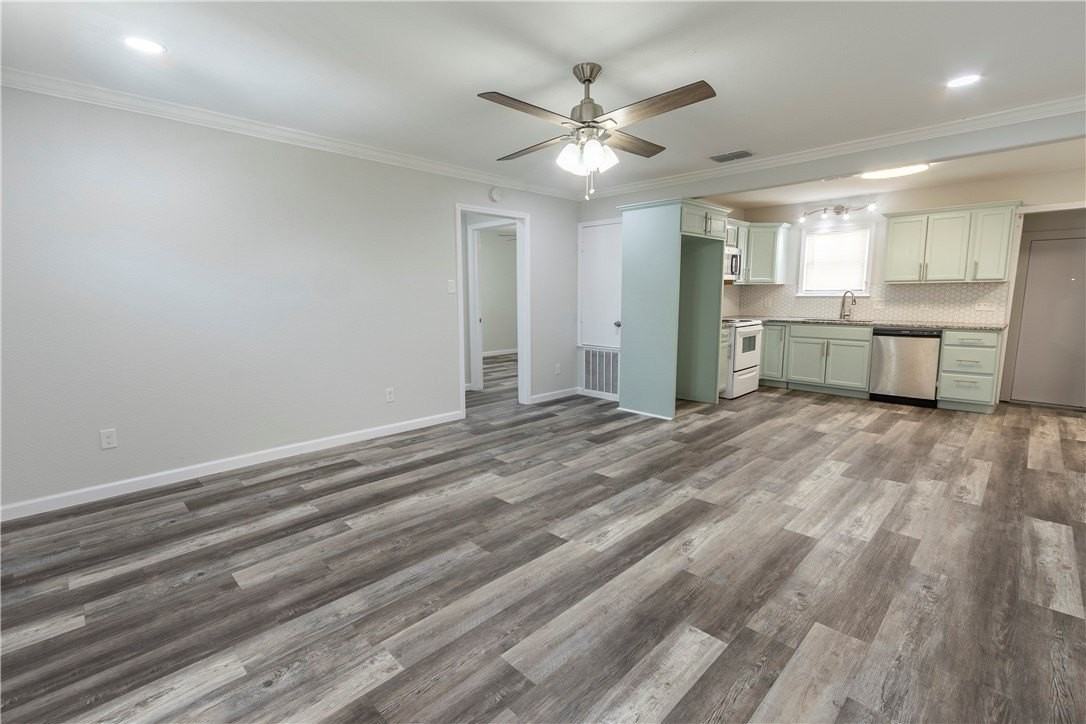 1545 Wynwood St - Photo 5 of 21