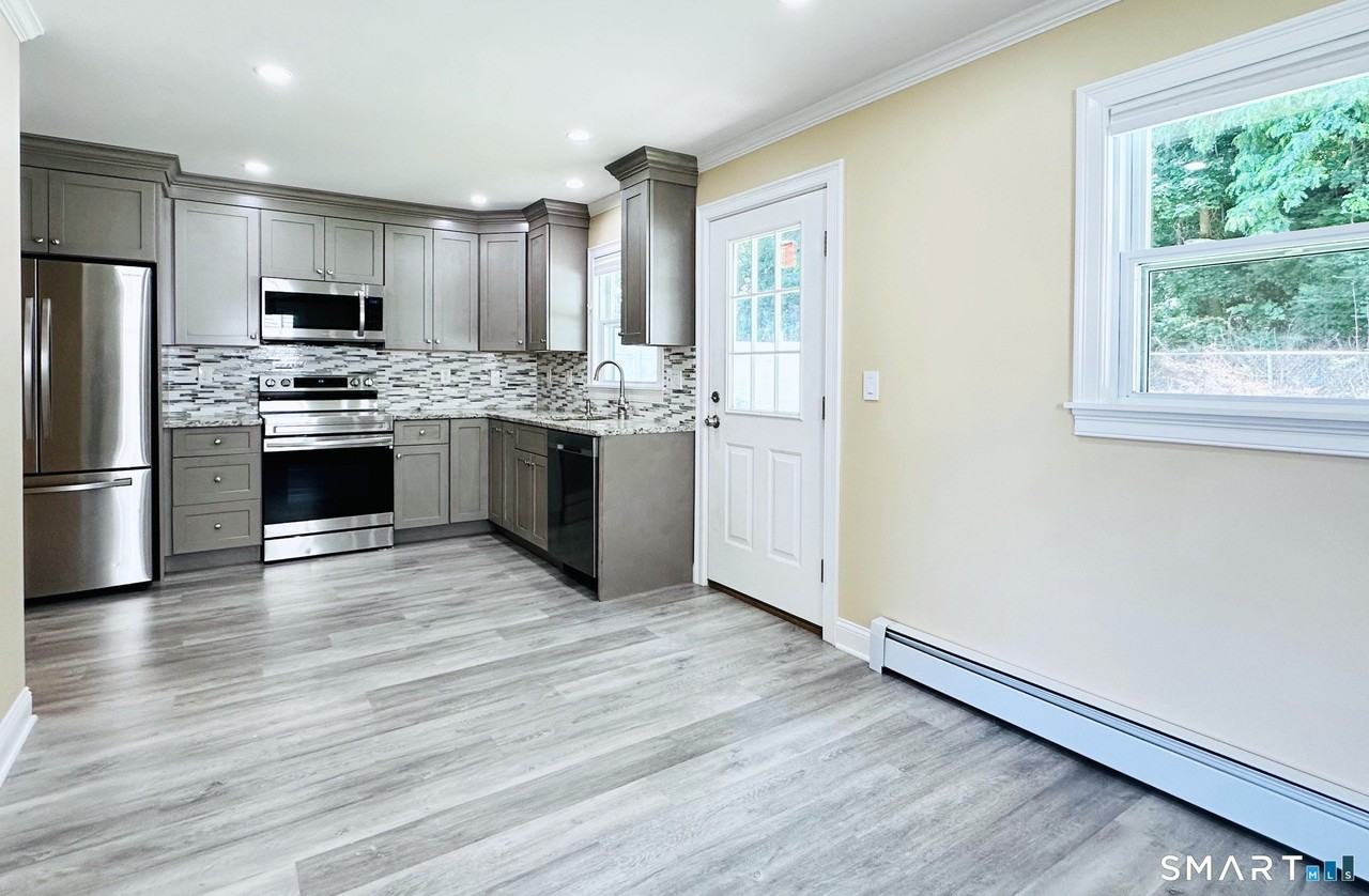 136 Hillside Ave - Photo 6 of 24