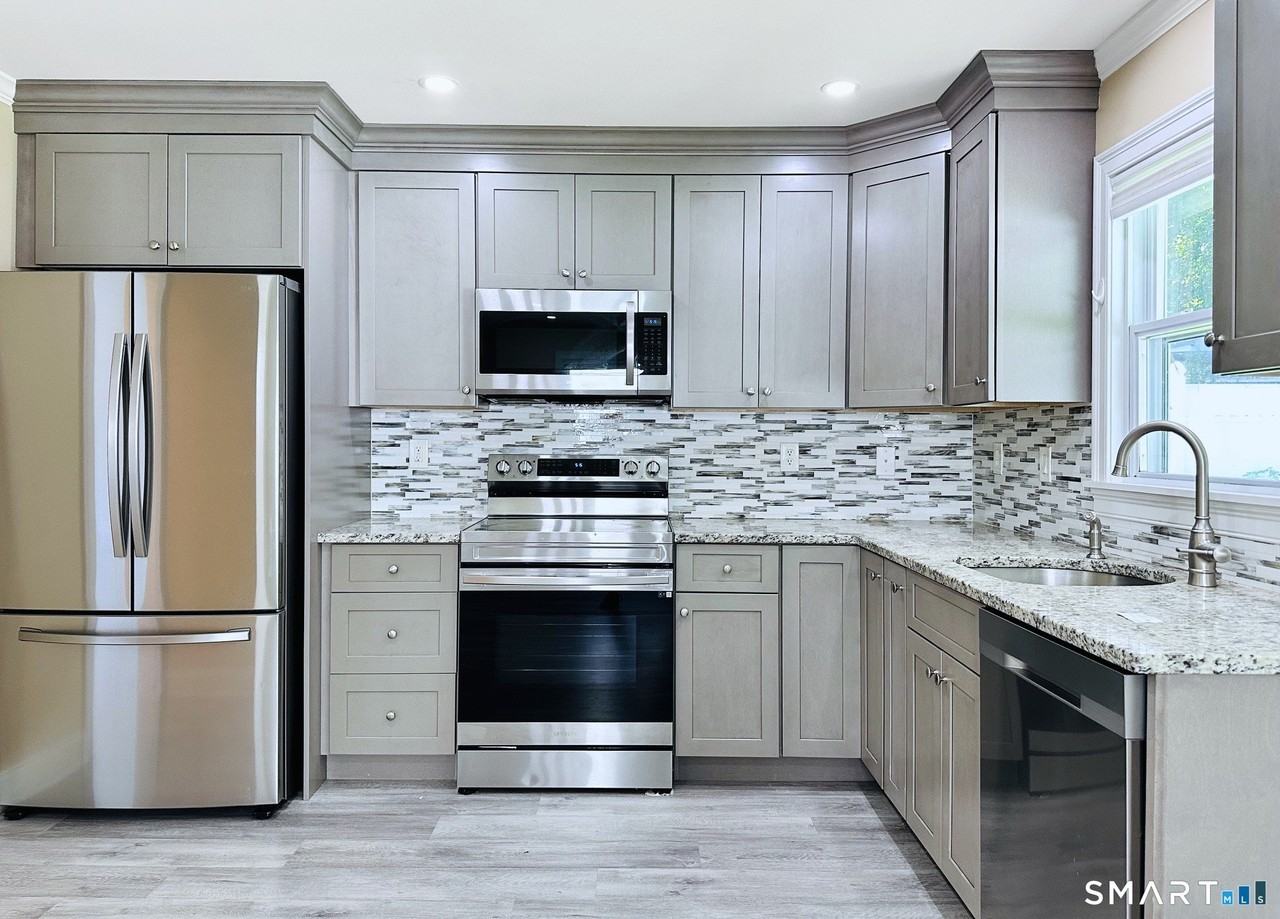 136 Hillside Ave - Photo 7 of 24