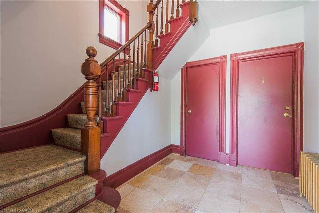 71 Wellington Street N 1 - Photo 3 of 17