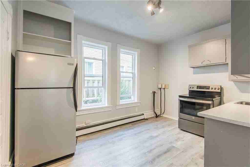 71 Wellington Street N 1 - Photo 4 of 17