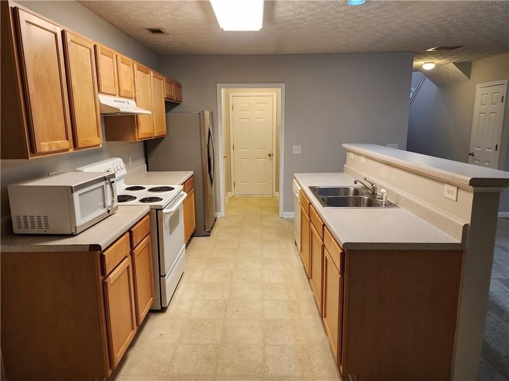 6129 Brookechase Ln - Photo 4 of 23