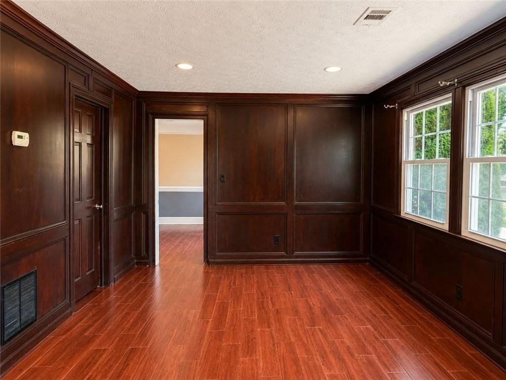 4225 Friar Tuck Ln - Photo 6 of 20