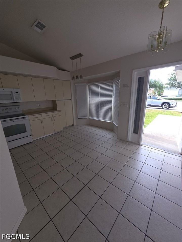 910 Cape Coral Pkwy W - Photo 3 of 5