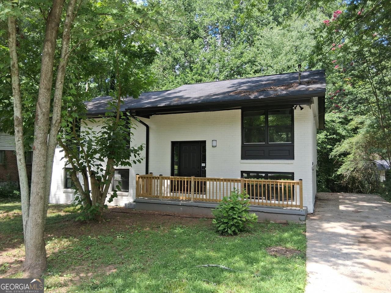 8229 Queens Dr - Photo 2 of 24