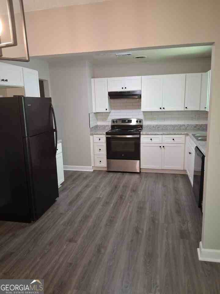 8229 Queens Dr - Photo 6 of 24