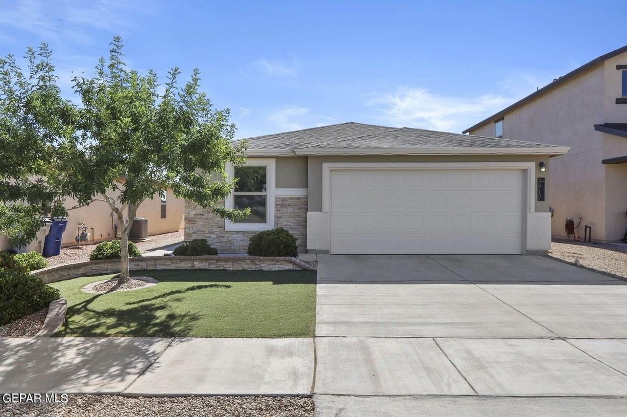 3917 Desert Dunes Dr - Photo 3 of 37