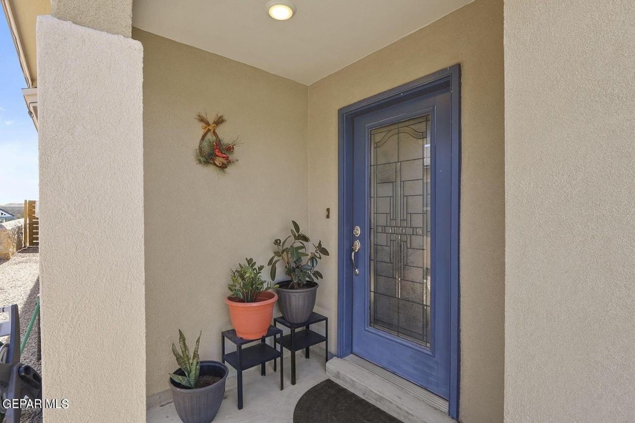 3917 Desert Dunes Dr - Photo 5 of 37