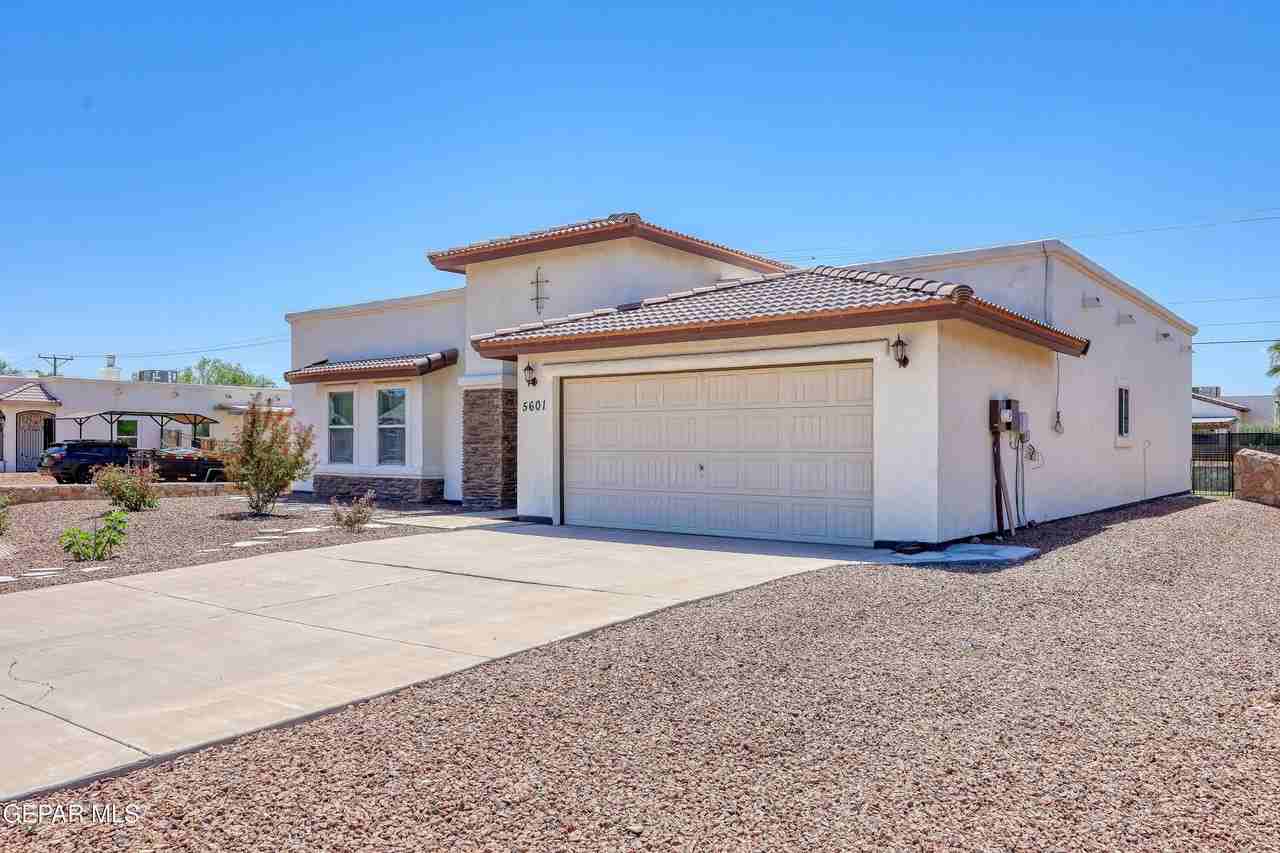 5601 Valley Maple Dr - Photo 4 of 42