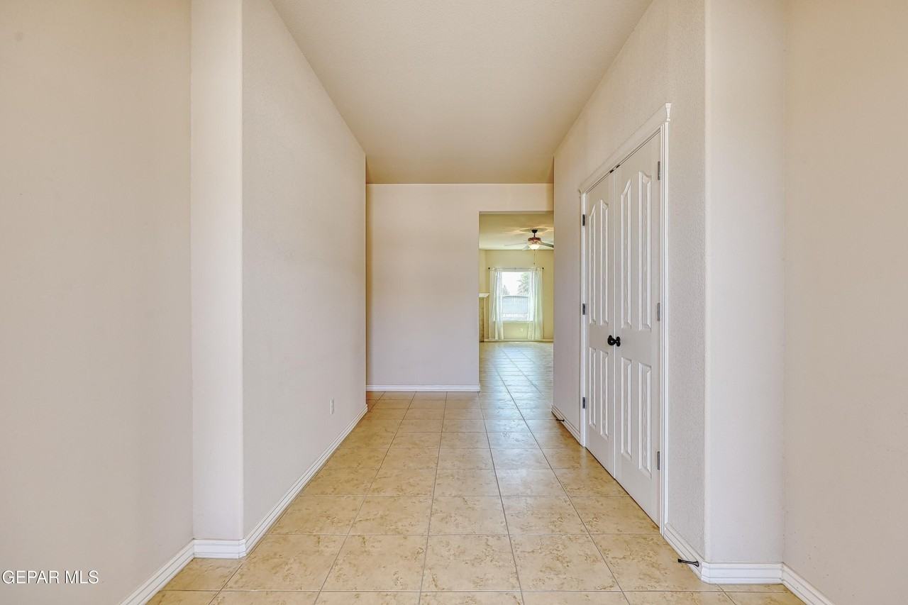5601 Valley Maple Dr - Photo 6 of 42