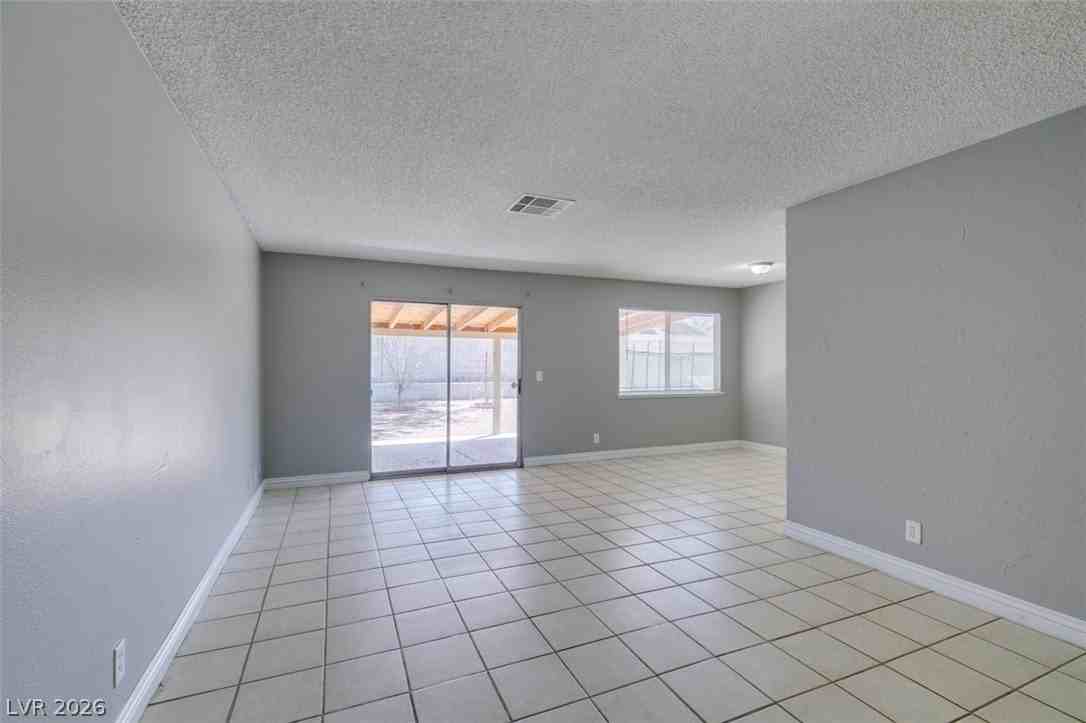 4732 Chantilly Ave - Photo 4 of 35