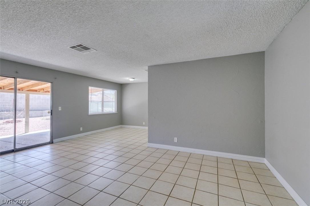 4732 Chantilly Ave - Photo 5 of 35