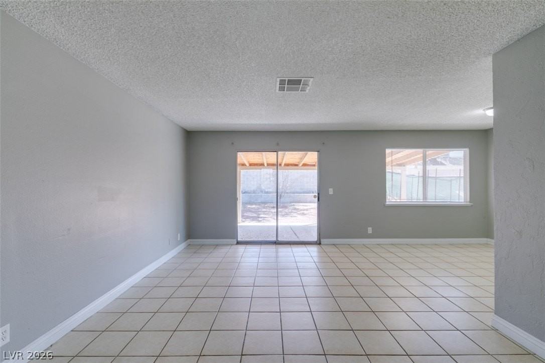 4732 Chantilly Ave - Photo 6 of 35