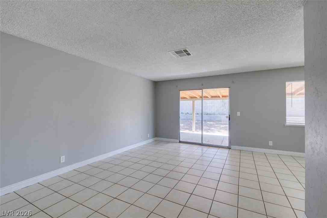 4732 Chantilly Ave - Photo 7 of 35