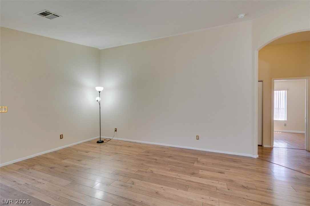 8168 W Gilmore Ave - Photo 4 of 40