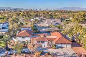 featured image of 2868 Vista Del Sol Ave