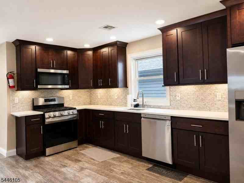 850 Rebecca Pl - Photo 2 of 12