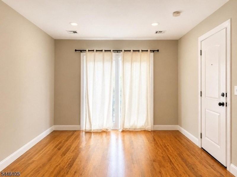 850 Rebecca Pl - Photo 4 of 12