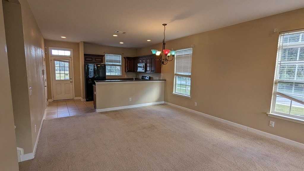 827 Terrell Dr - Photo 3 of 9