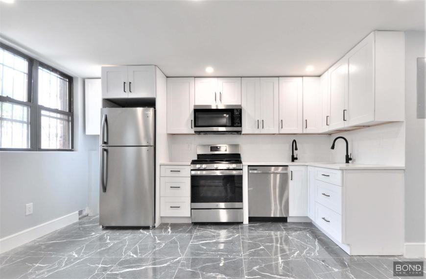 135 E 46th St - Photo 3 of 9