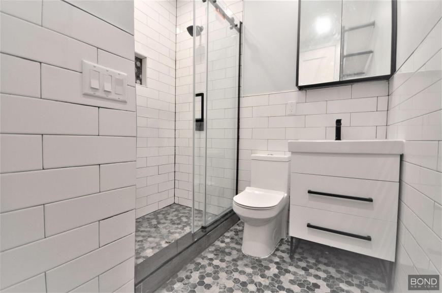 135 E 46th St - Photo 4 of 9