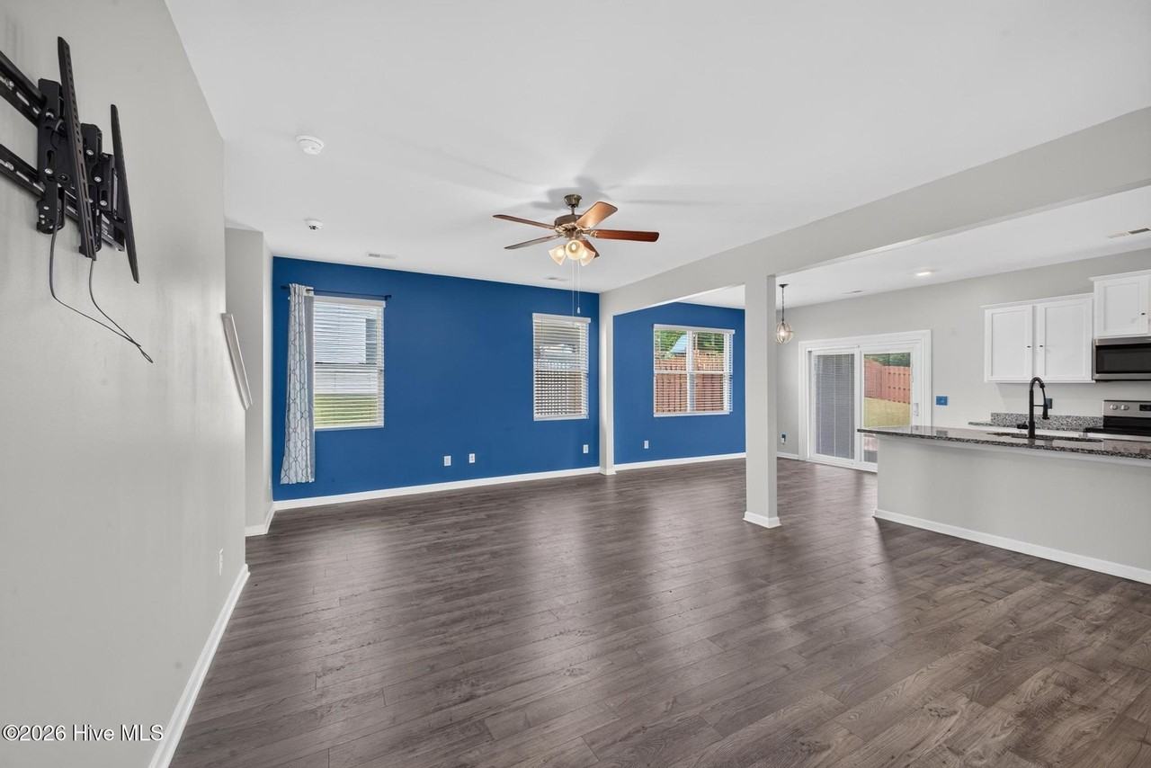 5067 Captain Dr - Photo 5 of 25